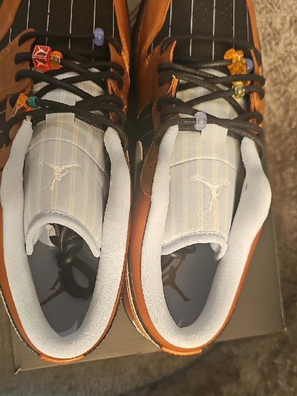 Air Jordan 1 Low SE - Picture 6 of 10